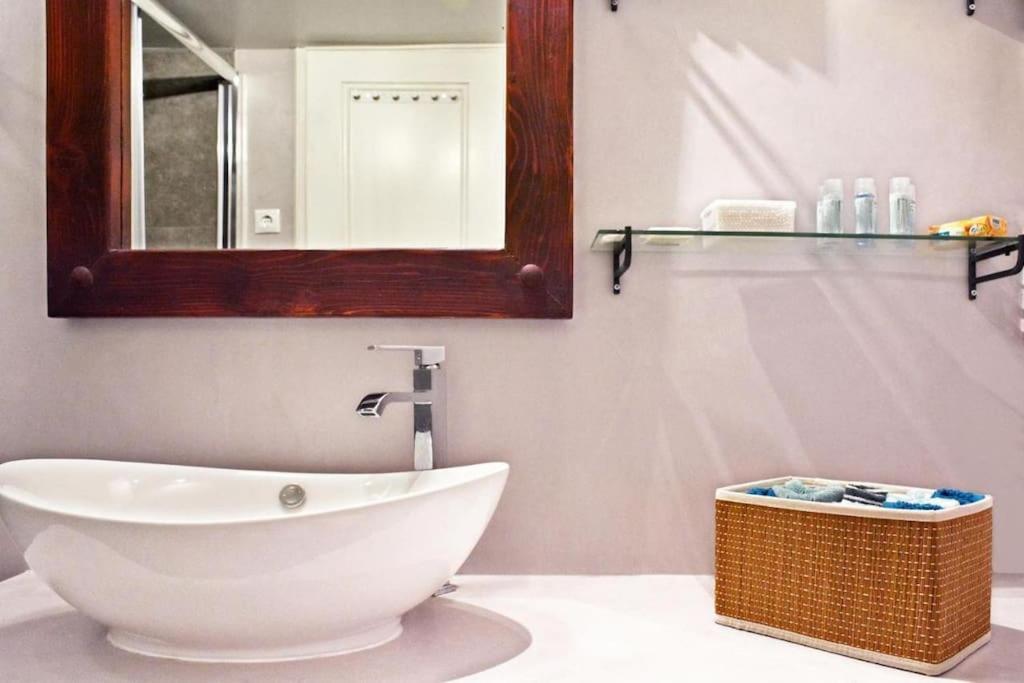 Near Acropolis, 3 Bedroom 2 Bathroom Big Beautiful Apt Athen Exterior foto
